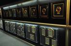 Coleção de discos de ouro e platina de Elvis Presley em quarto de Graceland, em Memphis, no Tennessee - EUA